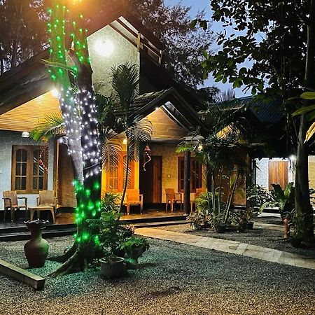 New Roy Guest House Калкуда Екстериор снимка