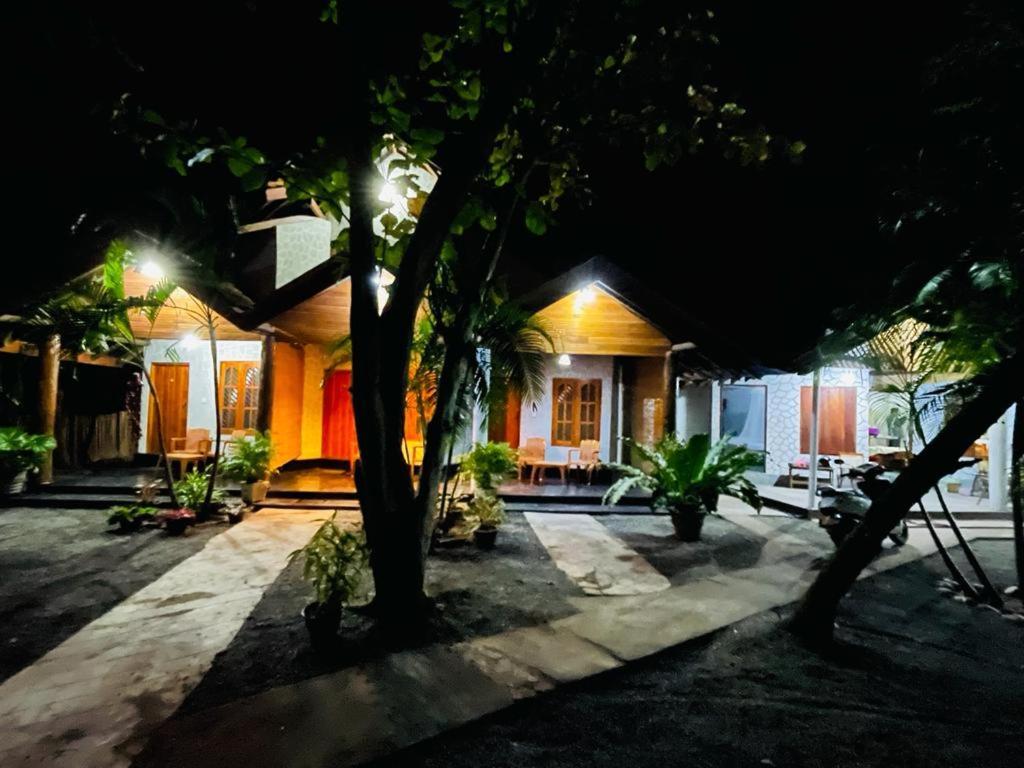 New Roy Guest House Калкуда Екстериор снимка