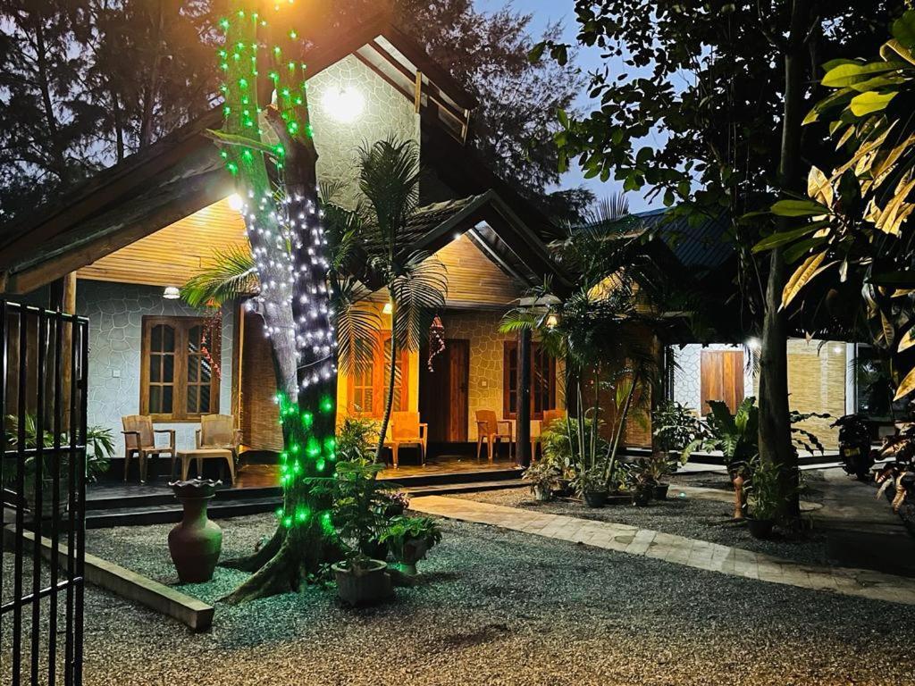 New Roy Guest House Калкуда Екстериор снимка