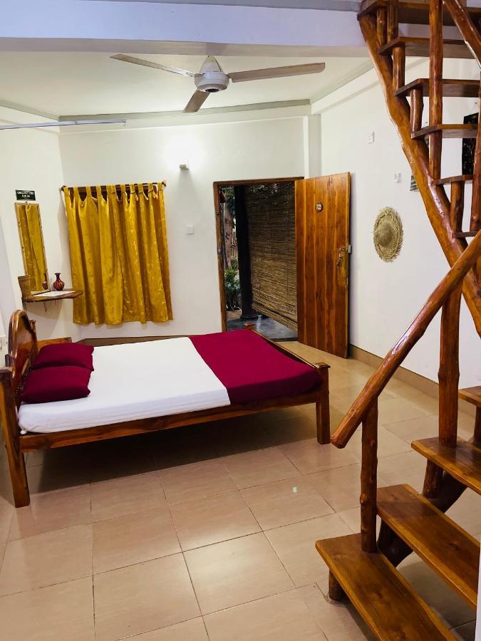 New Roy Guest House Калкуда Екстериор снимка