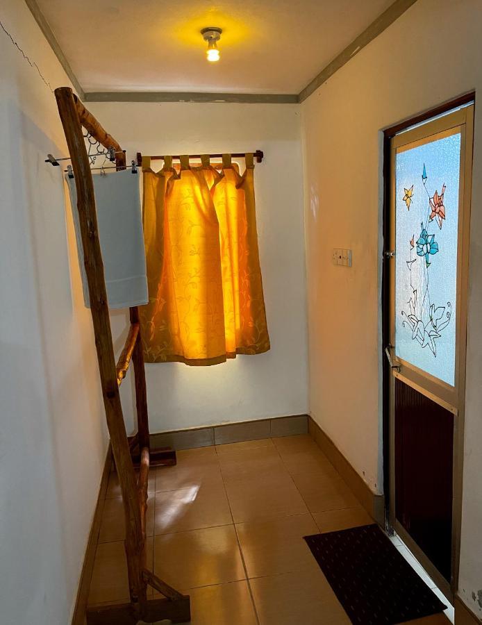 New Roy Guest House Калкуда Екстериор снимка