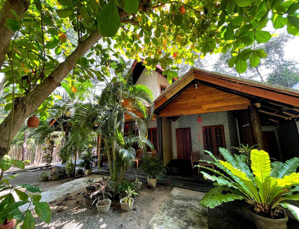 New Roy Guest House Калкуда Екстериор снимка