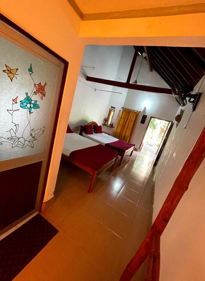 New Roy Guest House Калкуда Екстериор снимка