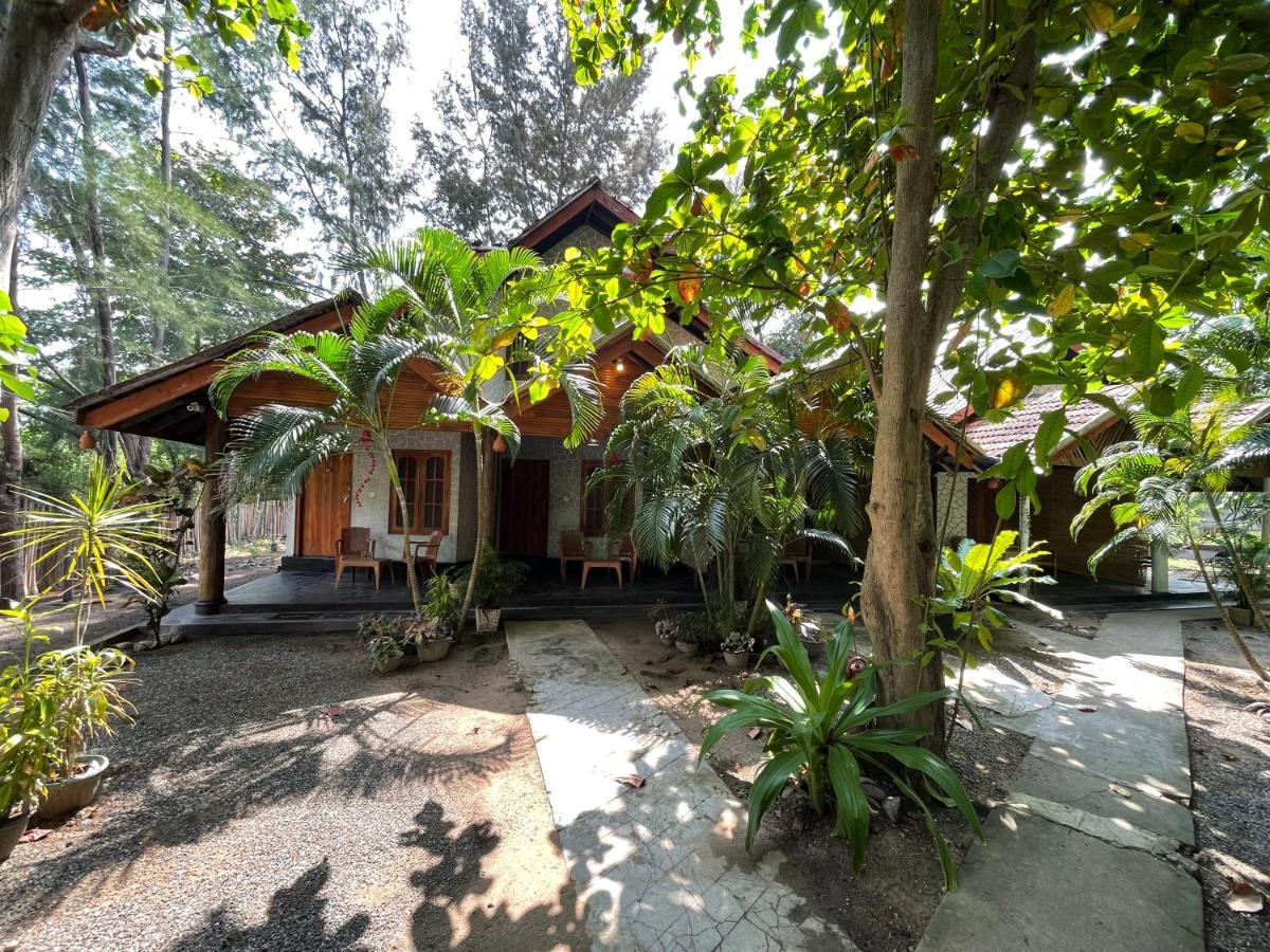 New Roy Guest House Калкуда Екстериор снимка